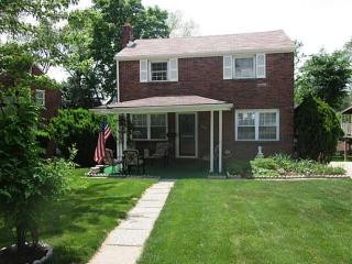 2355 Rose Garden Rd, Pittsburgh, PA 15220-4028