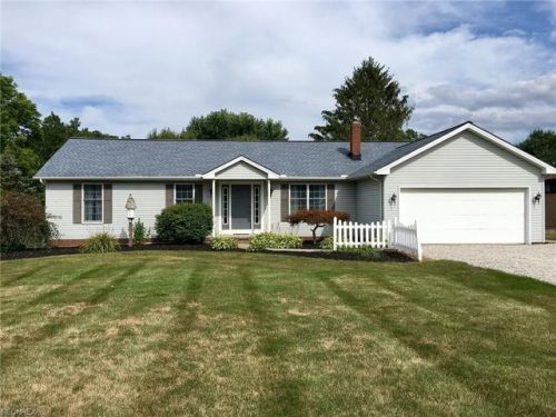 493 Ridge Rd, Hinckley, OH 44233-9445