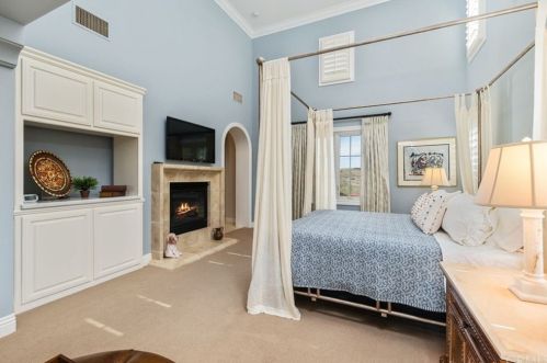 14 Morning Lgt, Newport Beach CA  92657-1654 exterior