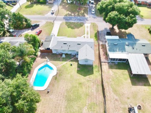 1306 Park Ave, Tavares FL  32778-2352 exterior