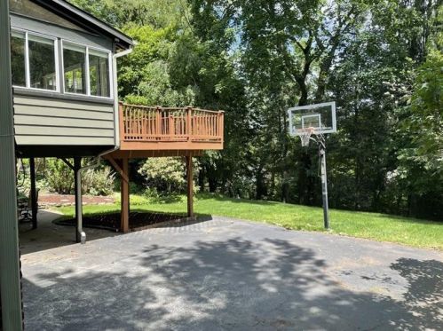 243 Main Entrance Dr, Pittsburgh, PA 15228-2143