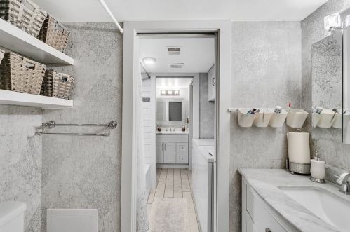 701 Camelot Dr, Pittsburgh PA  15237-4979 exterior