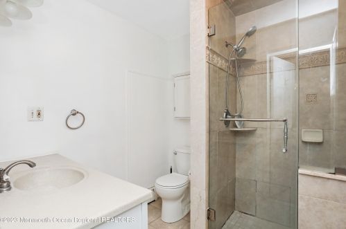 18 Hollywood Dr, Bricktown NJ  08723-3449 exterior