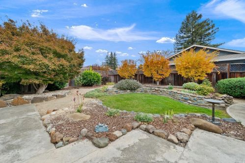 2910 Jason Dr, Santa Rosa, CA 95405-8725