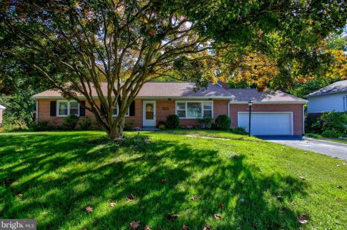 1700 Colonial Manor Dr, Lancaster, PA 17603-6034