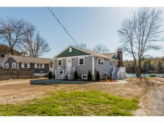 23 Escumbuit Rd, Derry NH  03038-9510 exterior