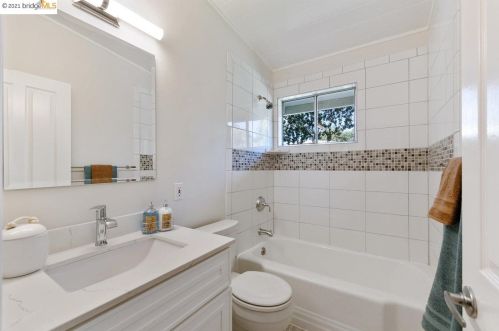 1890 Eloise Ave, Concord CA  94523-2102 exterior