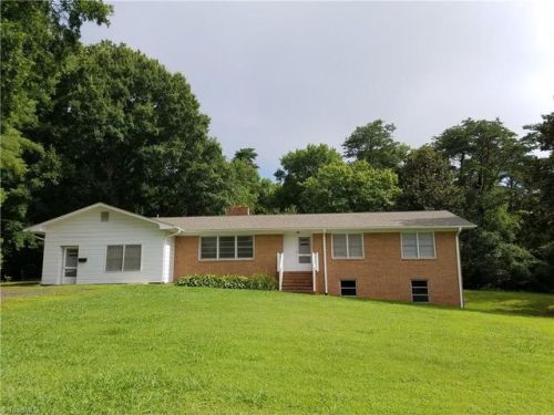 1021 Harris St, Eden, NC 27288-6302
