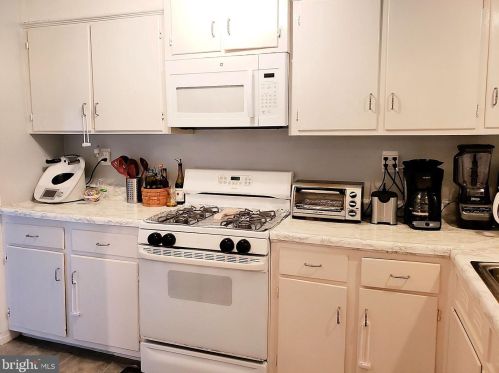 2205 Grayson Pl, Falls Church VA  22043-1648 exterior