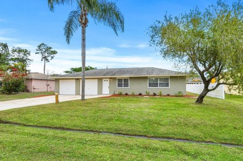 1365 Sandia Dr, Fort Pierce, FL 34983-3131