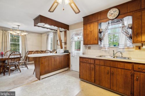 1822 Old Sumneytown Pike, Harleysville PA  19438-1129 exterior