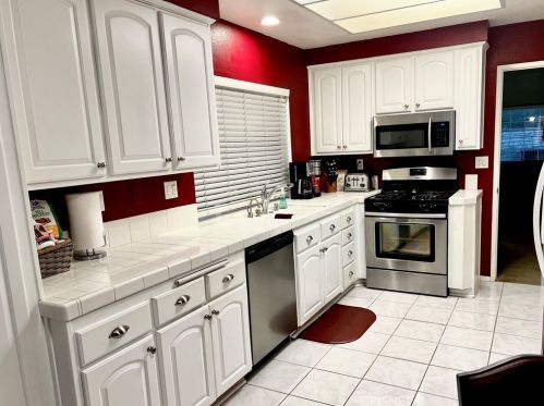 27205 Blakely Pl, Santa Clarita, CA 91354-2416