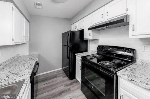 41 Crestmont Dr, West Deptford NJ  08051-2161 exterior