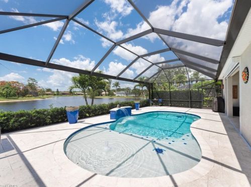 23346 Olde Meadowbrook Cir, Bonita Springs FL  34134-9114 exterior