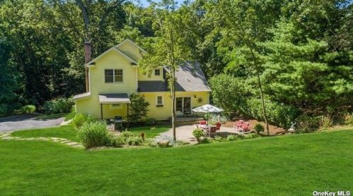 9 Christian Ave, Strongs Neck, NY 11733-1411