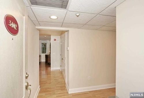 3402 Rio Vista Dr, Mahwah NJ  07430-4005 exterior