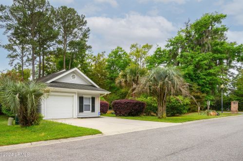 23 Carolina Village Cir, Beaufort, SC 29906-6791