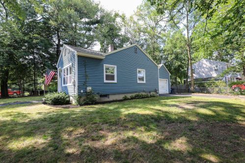 17 Tampa St, Nashua, NH 03064-2585