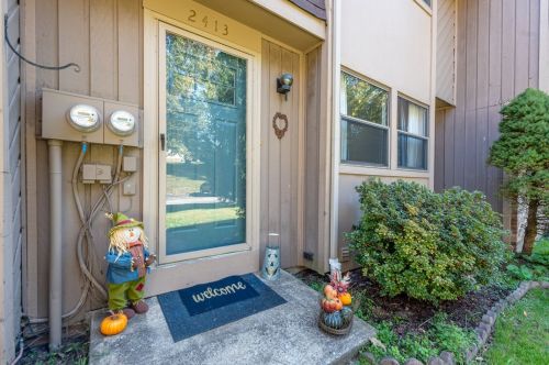 2413 Brookledge Rd, Bridgeville, PA 15017-1660