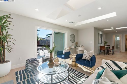 7298 Tamarack Dr, Pleasanton CA  94568-1749 exterior