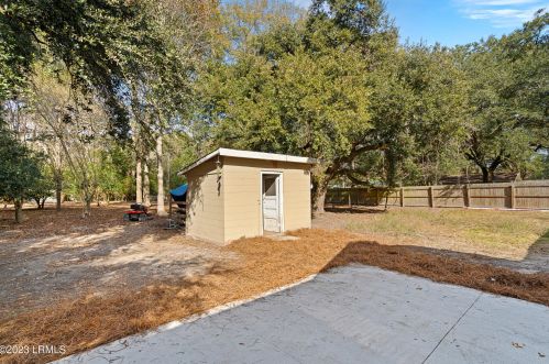 64 Cherokee Farms Rd, Beaufort SC  29906-8823 exterior