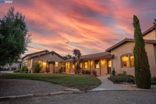 1080 Victorine Rd, Livermore CA  94551-6635 exterior