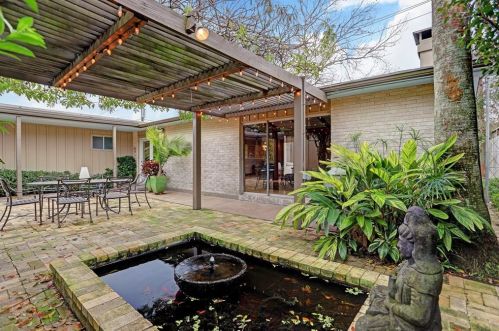 319 Barracuda Ave, Galveston TX 77550-3224 exterior