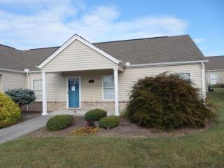 1525 Pine Cone Cir, Kingsport, TN 37660-4195