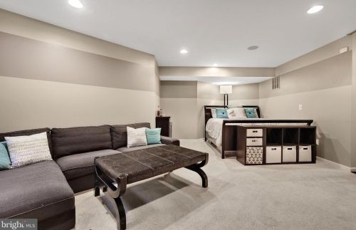 9193 Lake Preston Ct, Bristow VA  20136-6170 exterior