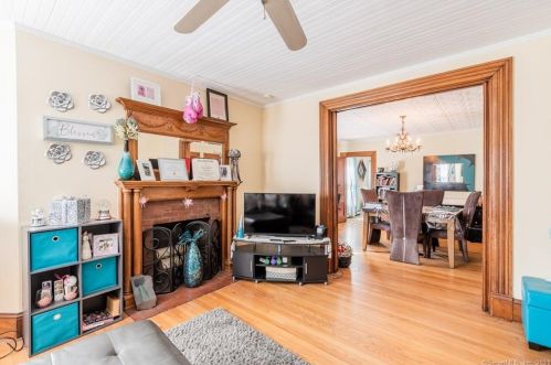 48 Ctr St, United States Coast Guard Ac CT  06320-5344 exterior