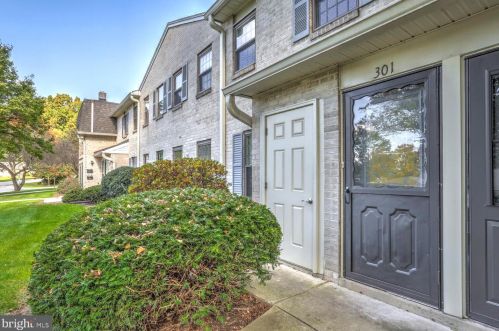 301 Valleybrook Dr, Lancaster, PA 17601-4633