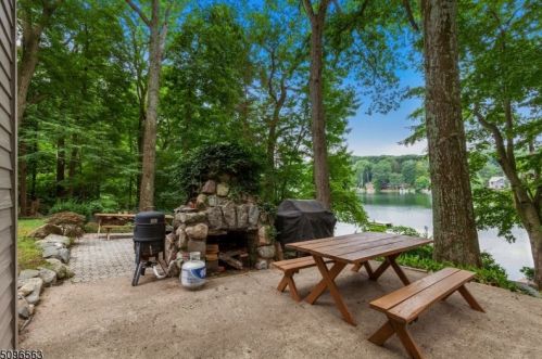 165 Cupsaw Dr, Skyline Lakes NJ  07456-2303 exterior