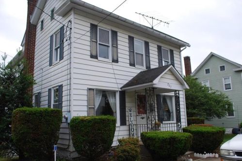 227 Broad St, Bangor, PA 18013-2207