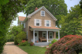 90 Elm St, South Hampton, NY 11968-3407