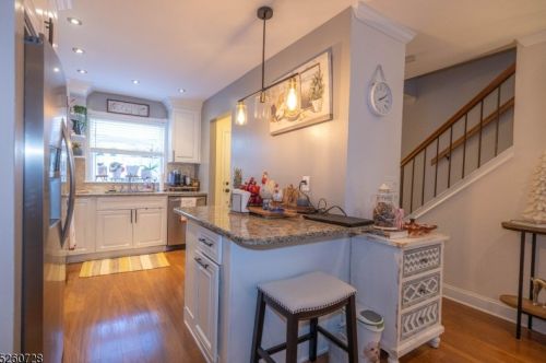 76 Woodland Dr, Roselle, NJ 07203-2466