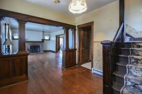 63 Chalmers Ave, Bridgeport, CT 06604-1904