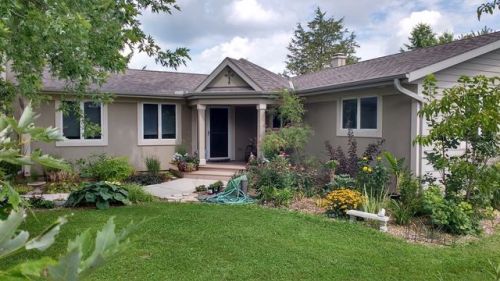 1105 Morgan Rd, Oconomowoc, WI 53066-9139