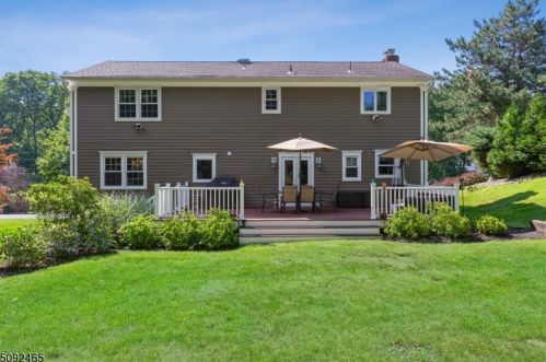 3 Gary Ct, Scotch Plains NJ  07076-2007 exterior