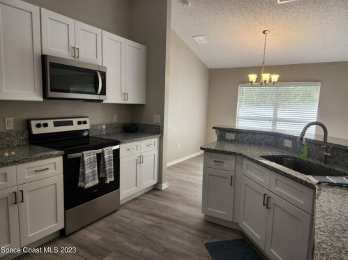 332 Bayfront Ter, Sebastian, FL 32958-5508
