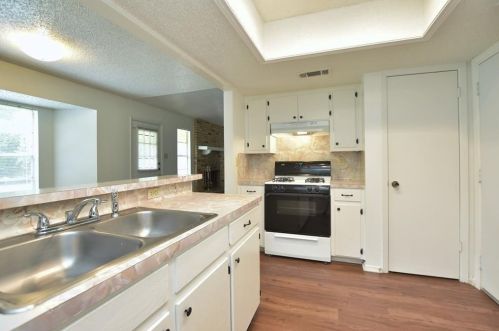 1909 Thornton Ln, Georgetown TX  78628-3442 exterior