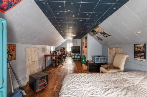 377 Queen St, Bridgeport CT  06606-3432 exterior