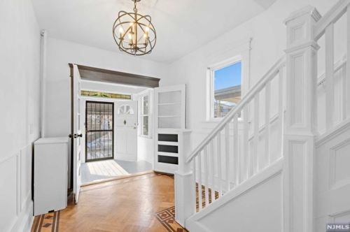 410 76th St, North Bergen, NJ 07047-5504