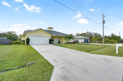 2150 Venus St, Fort Pierce, FL 34953-2319