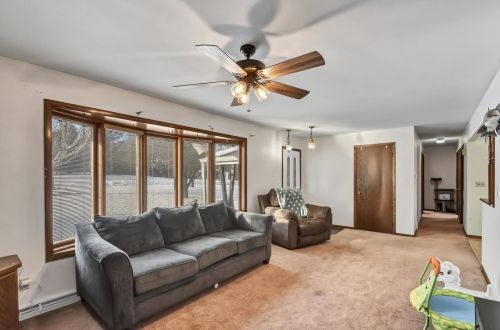 1457 Mailand Dr, Manitowoc WI  54220-9438 exterior