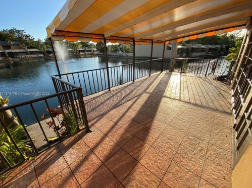 16016 Kilmarnock Dr, Hialeah FL  33014-6517 exterior