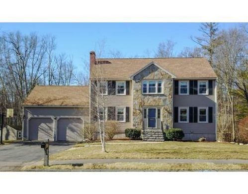 5 Kings Ln, Medway, MA 02053-1435
