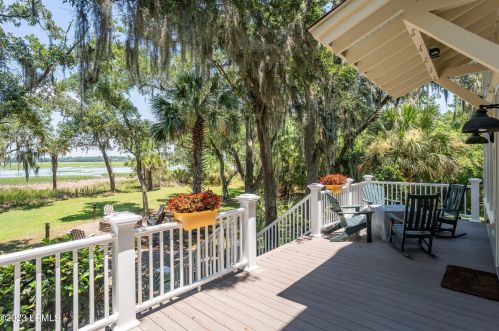 66 Bay Dr, Beaufort SC  29907-1755 exterior
