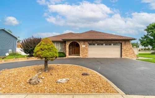 1015 Arrowhead Dr, Dyer, IN 46311-1970