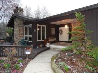 3610 Wooddale Dr, Barb, OH 44203-5559
