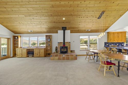 1750 Orch Rd, Hollister CA  95023-9210 exterior